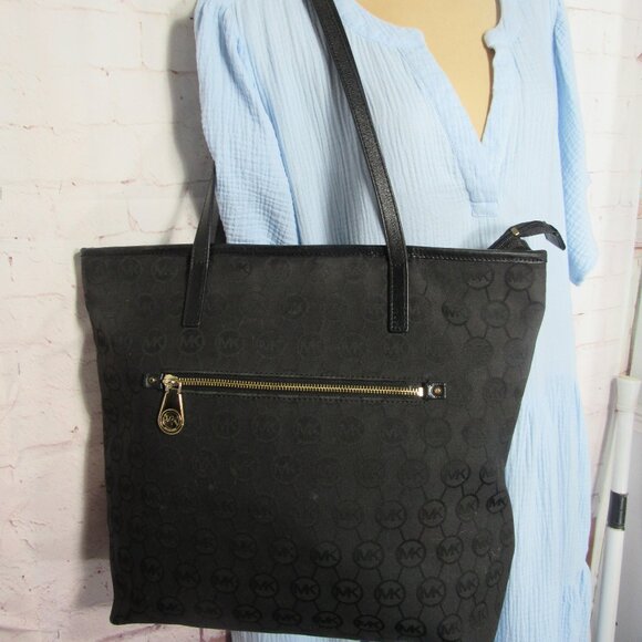 MICHAEL KORS BENNET BAG TOTE SIGNATURE CANVAS ZIP CLOSURE 3 INSIDE POCKETS BLACK - Picture 4 of 10